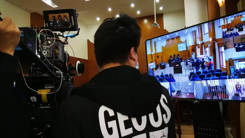 AI生成VS人工创意——安居区广告片拍摄公司的技术浪漫主义实践